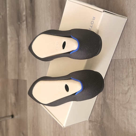 Rothy's black classic pointed flats - Picture 3 of 11